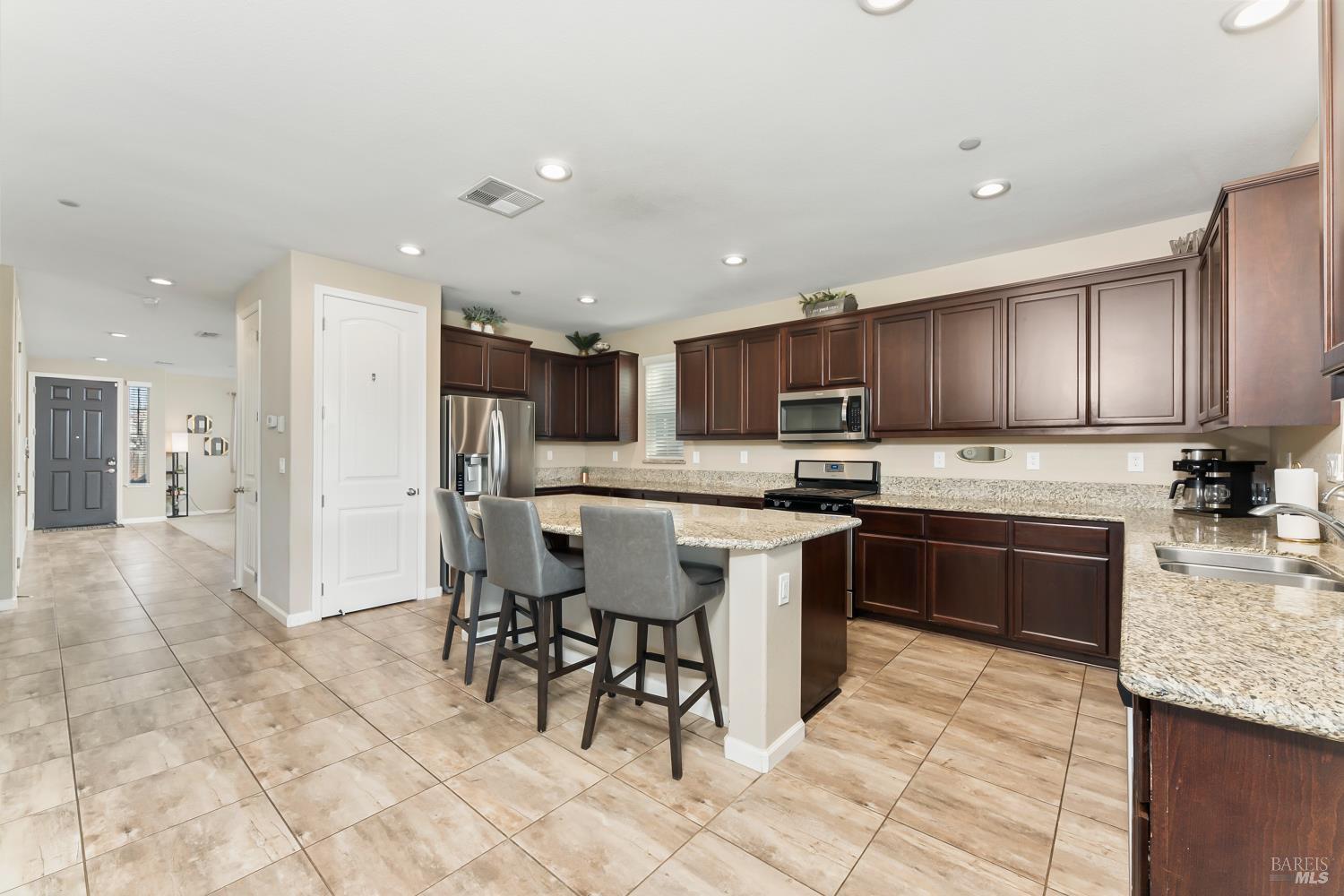 Detail Gallery Image 10 of 42 For 625 Guild Rd, Vacaville,  CA 95688 - 4 Beds | 3 Baths