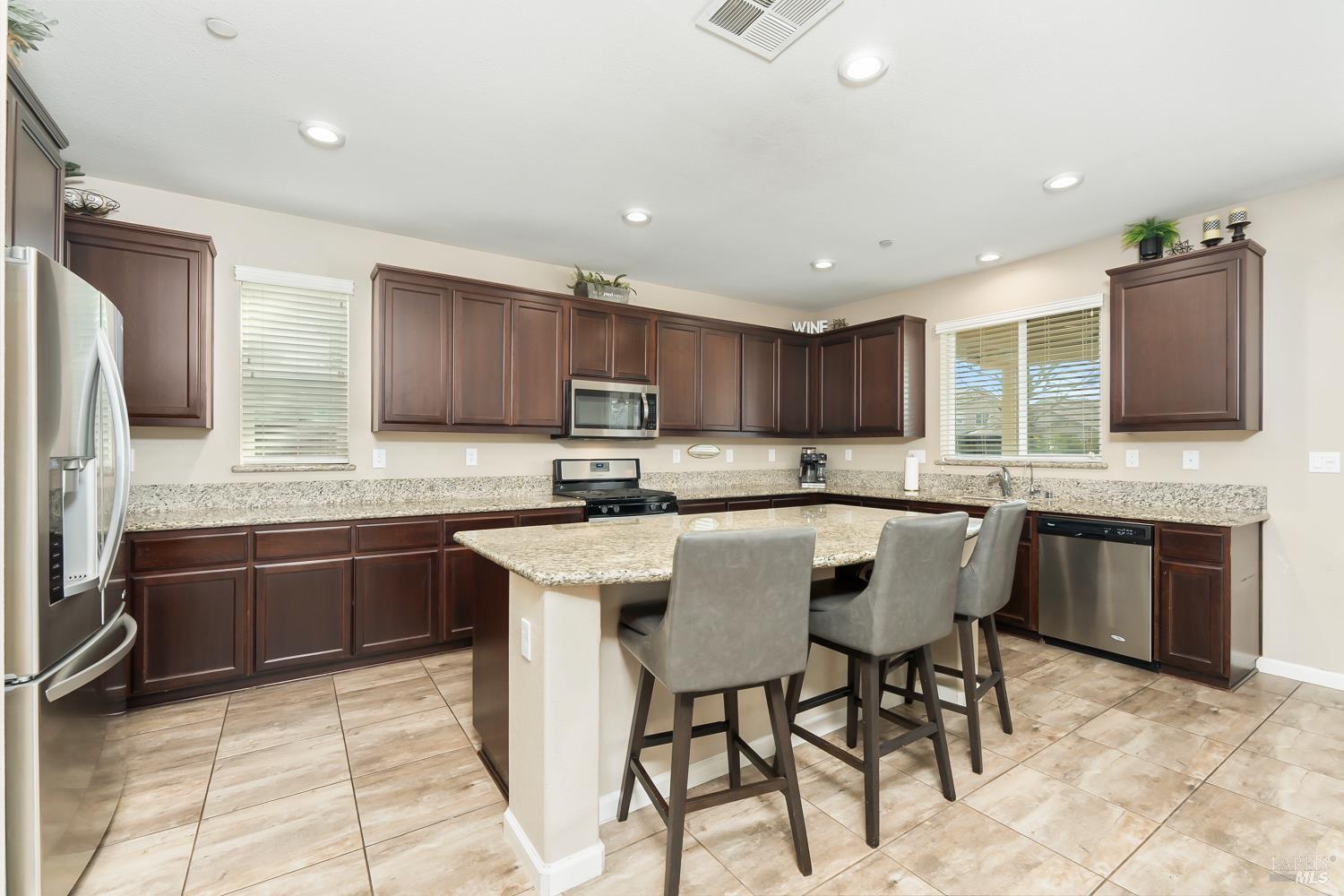 Detail Gallery Image 13 of 42 For 625 Guild Rd, Vacaville,  CA 95688 - 4 Beds | 3 Baths