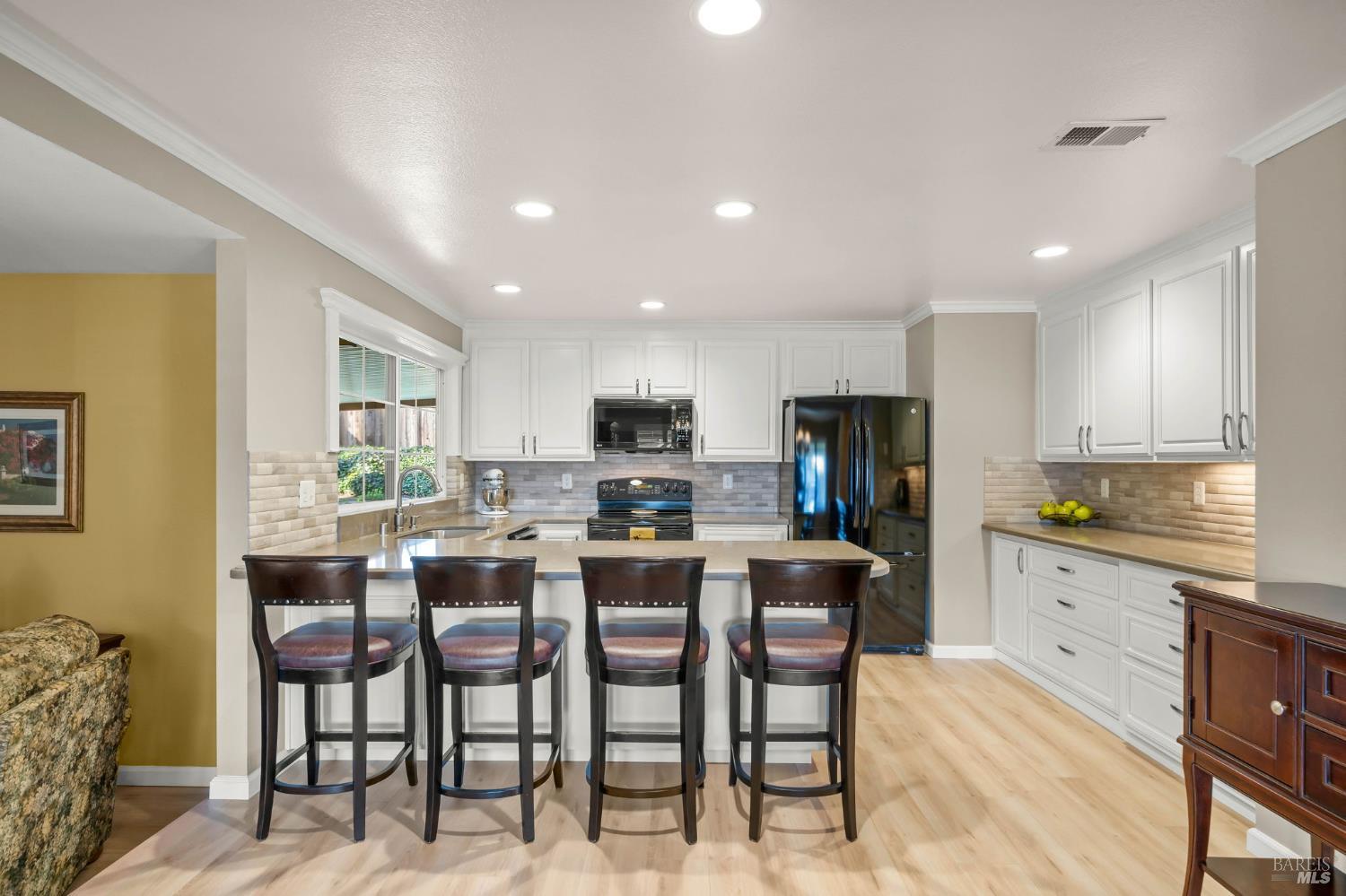 Detail Gallery Image 9 of 47 For 2222 Madrone Dr, Fairfield,  CA 94534 - 4 Beds | 3 Baths