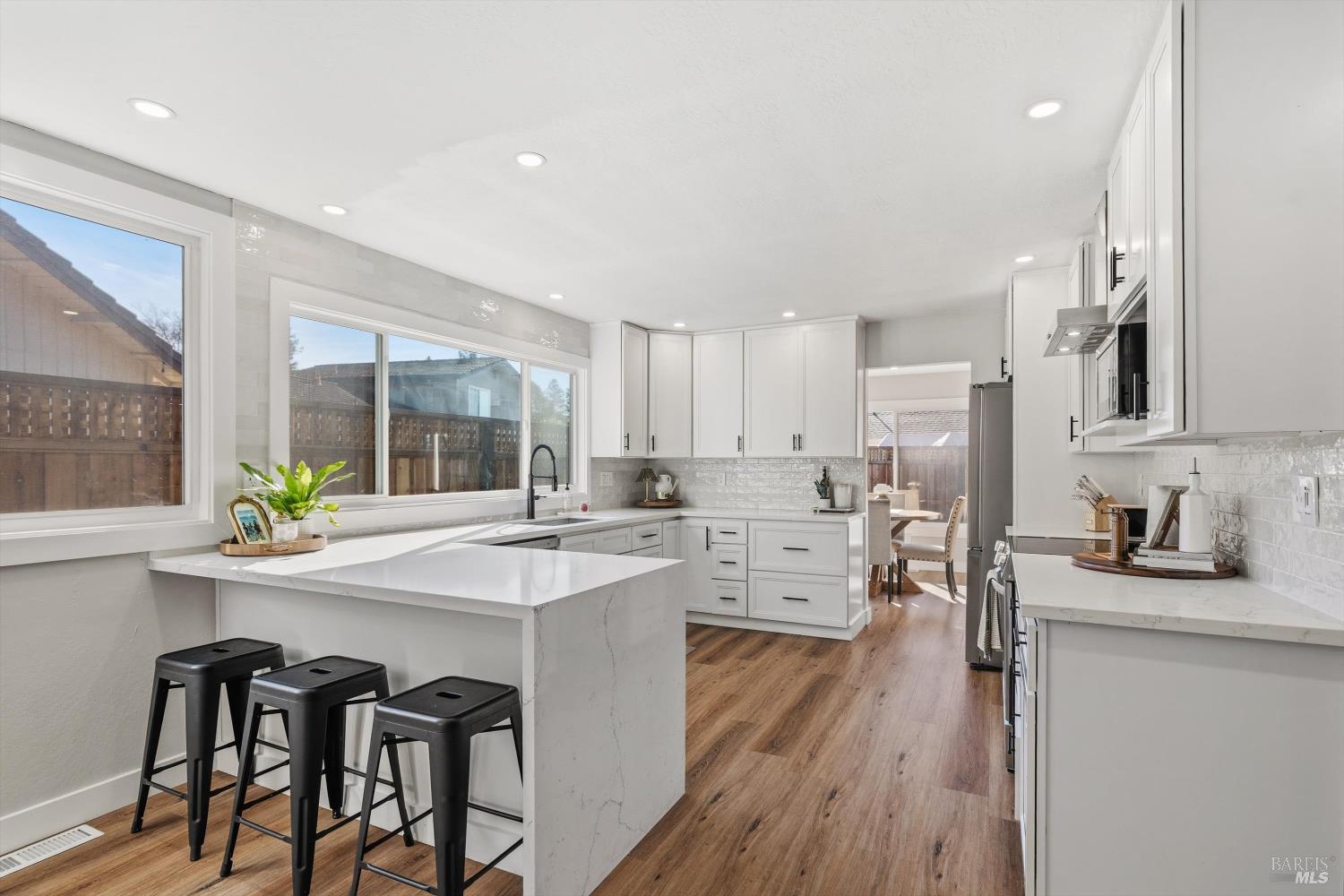 Detail Gallery Image 31 of 40 For 4472 Hollingsworth Cir, Rohnert Park,  CA 94928 - 3 Beds | 2 Baths