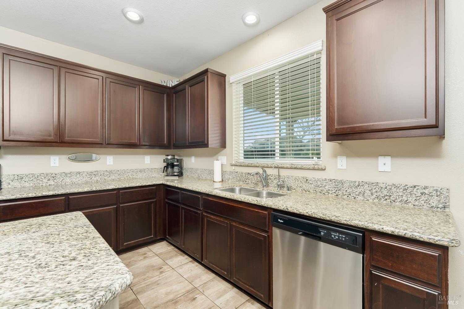 Detail Gallery Image 14 of 42 For 625 Guild Rd, Vacaville,  CA 95688 - 4 Beds | 3 Baths