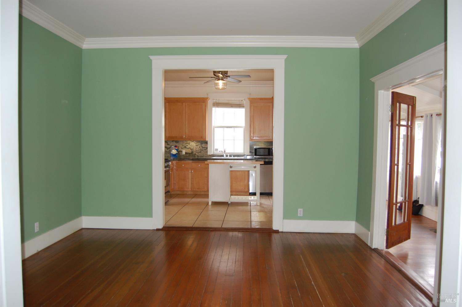 Detail Gallery Image 3 of 12 For 39 Latham St, San Rafael,  CA 94901 - 2 Beds | 2 Baths