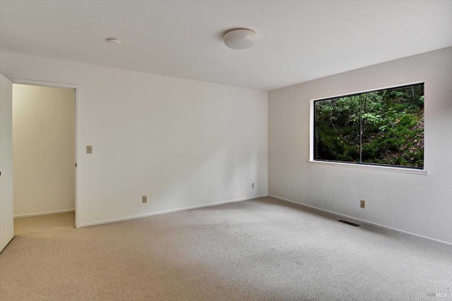 Detail Gallery Image 35 of 50 For 38 Dutch Valley Ln, San Anselmo,  CA 94960 - 4 Beds | 3 Baths