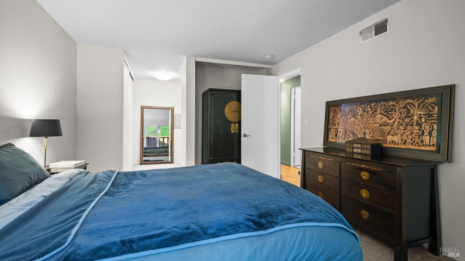 Detail Gallery Image 24 of 44 For 98 Forest Ln, San Rafael,  CA 94903 - 2 Beds | 2 Baths