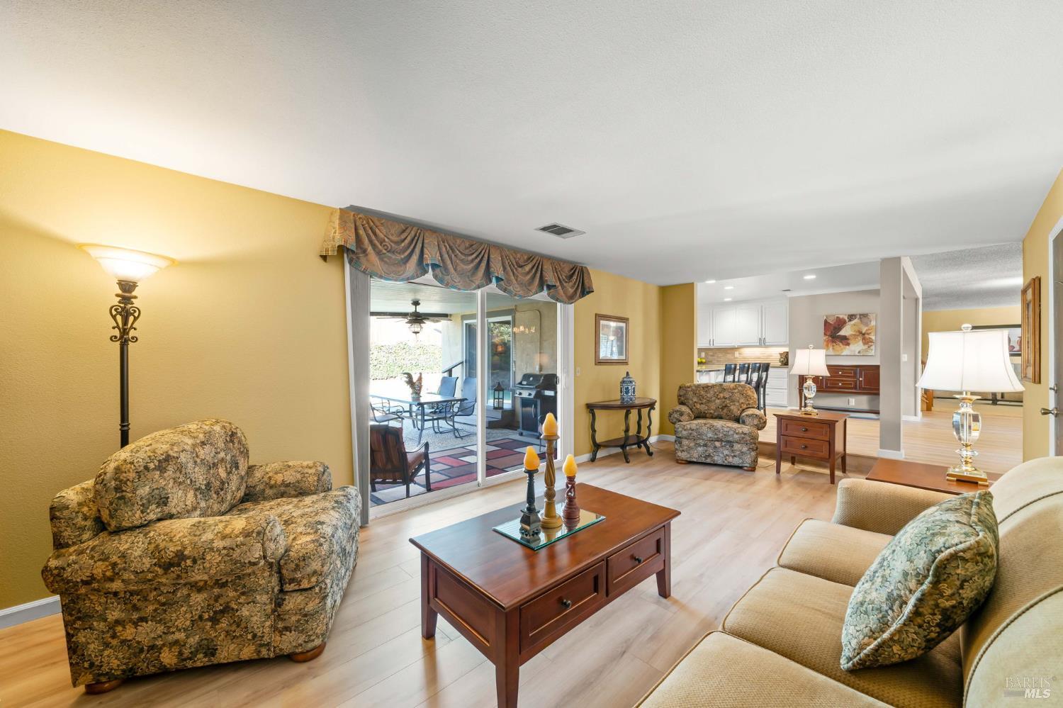 Detail Gallery Image 18 of 47 For 2222 Madrone Dr, Fairfield,  CA 94534 - 4 Beds | 3 Baths