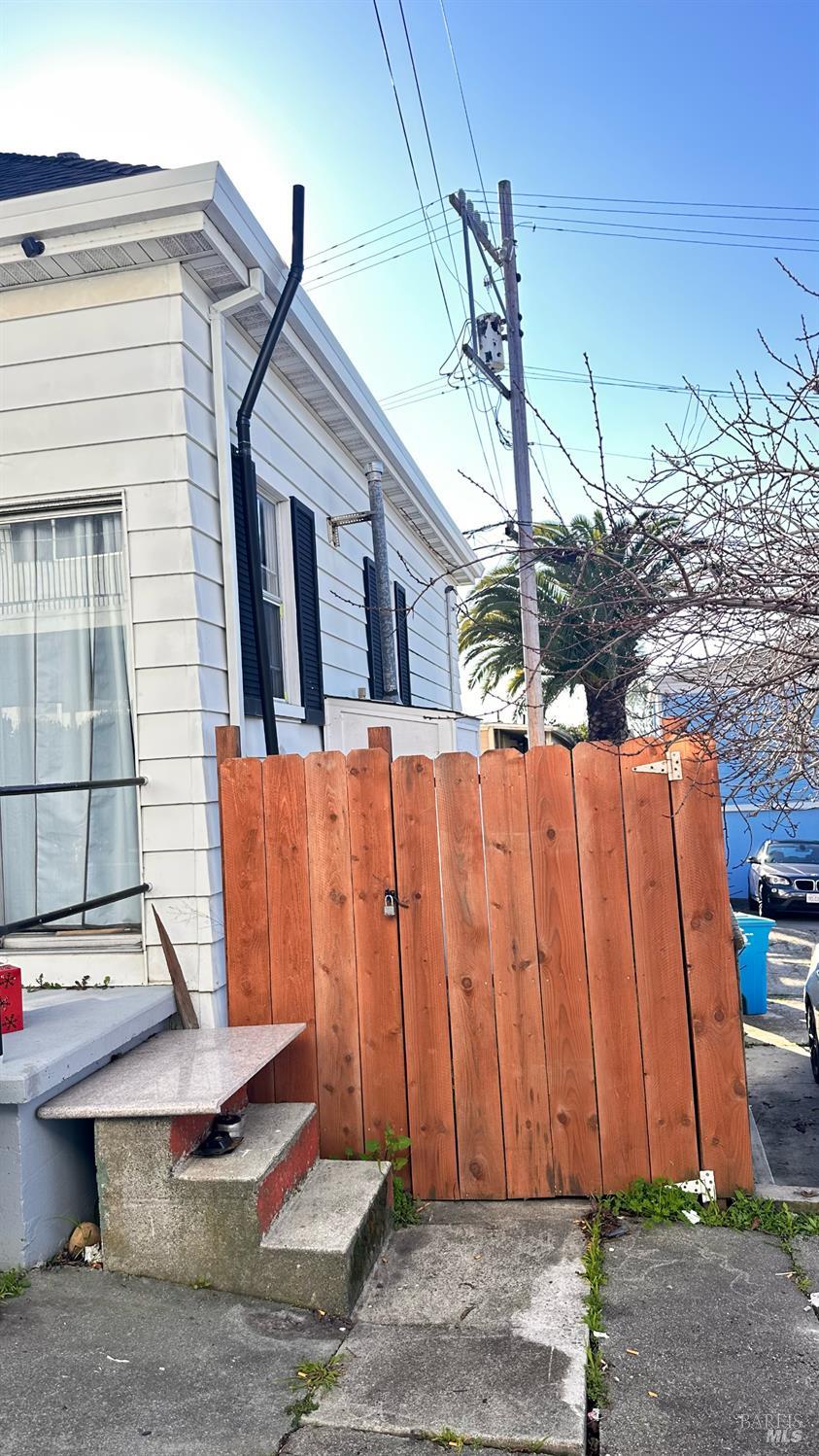 Detail Gallery Image 10 of 14 For 517 Branciforte St, Vallejo,  CA 94590 - 2 Beds | 1 Baths