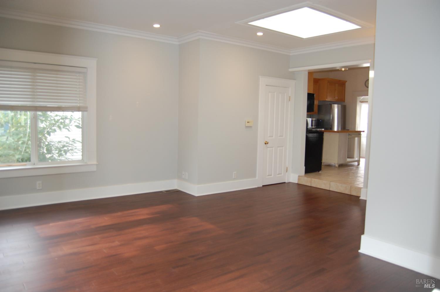 Detail Gallery Image 7 of 12 For 39 Latham St, San Rafael,  CA 94901 - 2 Beds | 2 Baths