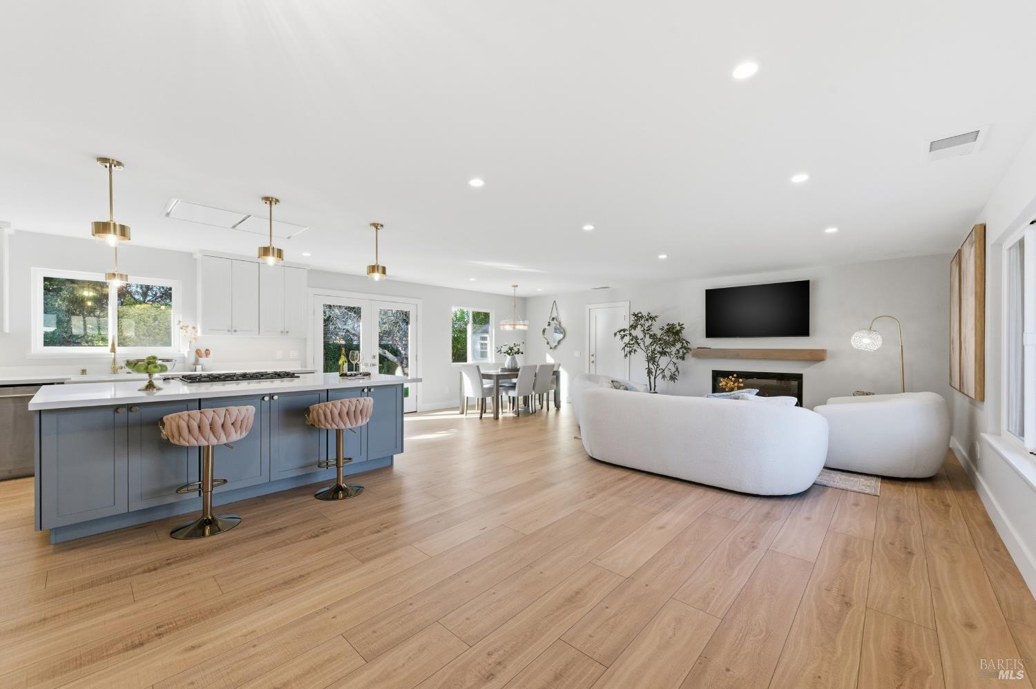 Detail Gallery Image 5 of 54 For 883 Cordilleras Dr, Sonoma,  CA 95476 - 3 Beds | 2 Baths