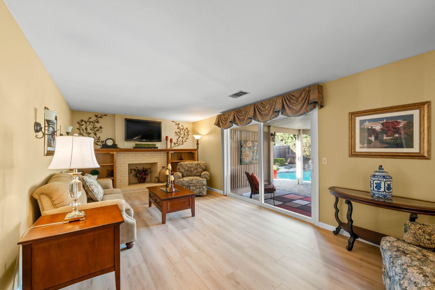 Detail Gallery Image 17 of 47 For 2222 Madrone Dr, Fairfield,  CA 94534 - 4 Beds | 3 Baths