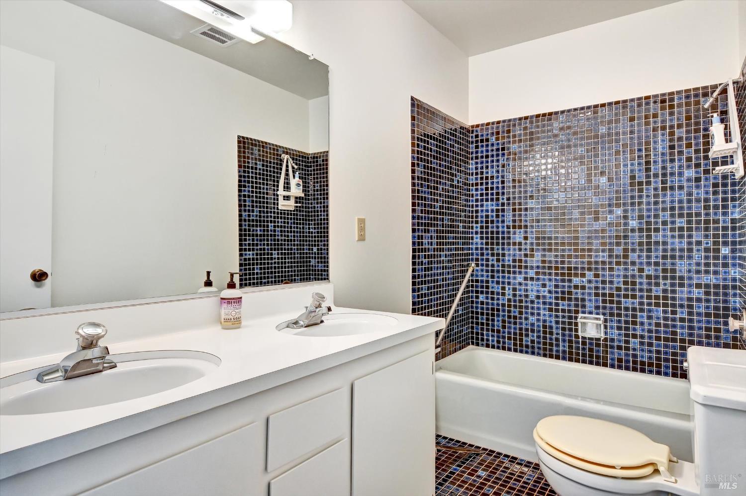 Detail Gallery Image 46 of 50 For 38 Dutch Valley Ln, San Anselmo,  CA 94960 - 4 Beds | 3 Baths