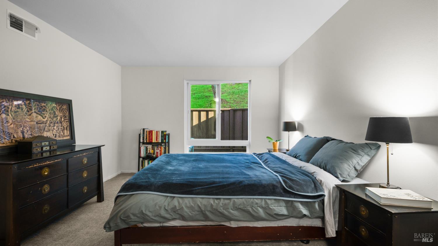 Detail Gallery Image 23 of 44 For 98 Forest Ln, San Rafael,  CA 94903 - 2 Beds | 2 Baths