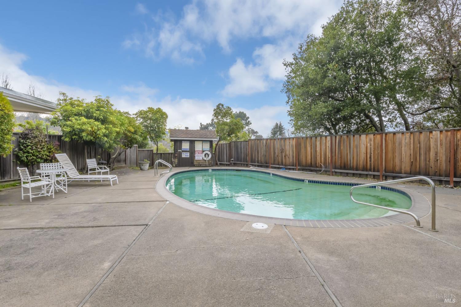 Detail Gallery Image 38 of 48 For 94 Biscayne Dr, San Rafael,  CA 94901 - 2 Beds | 2 Baths