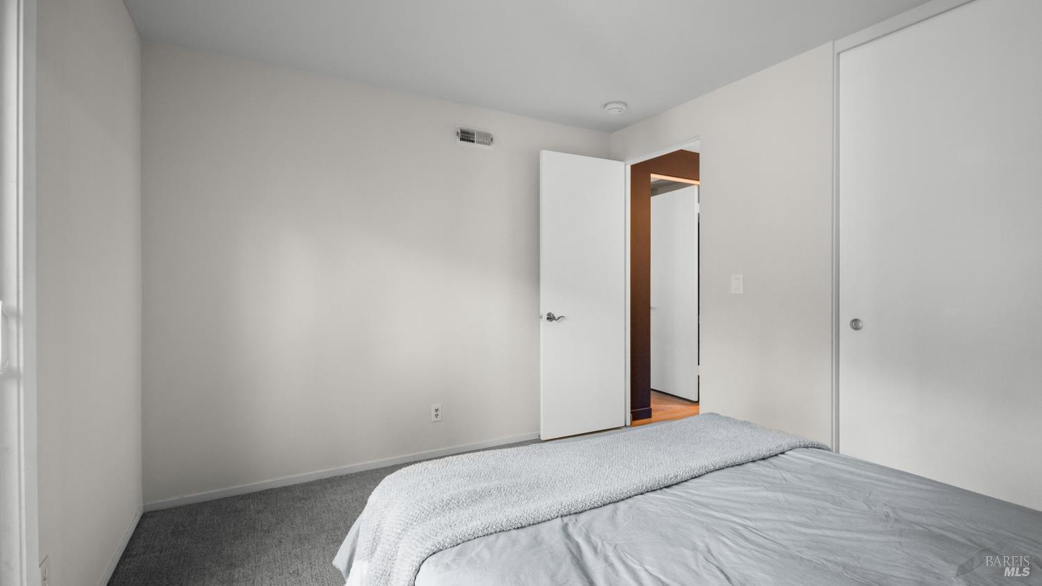 Detail Gallery Image 30 of 44 For 98 Forest Ln, San Rafael,  CA 94903 - 2 Beds | 2 Baths