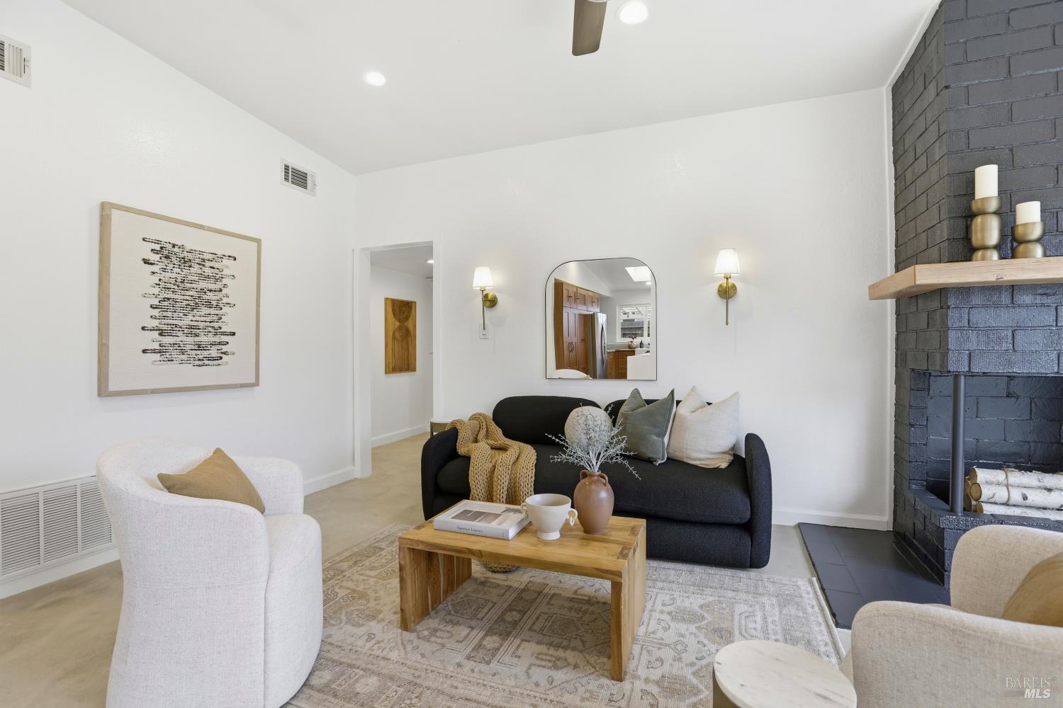 Detail Gallery Image 8 of 45 For 868 Rincon Way, San Rafael,  CA 94903 - 3 Beds | 2 Baths