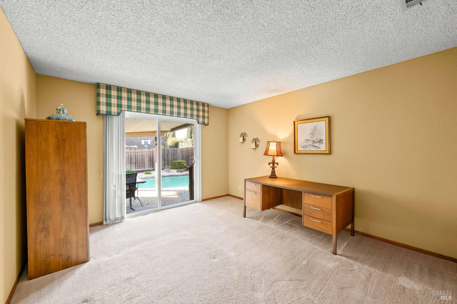 Detail Gallery Image 24 of 47 For 2222 Madrone Dr, Fairfield,  CA 94534 - 4 Beds | 3 Baths