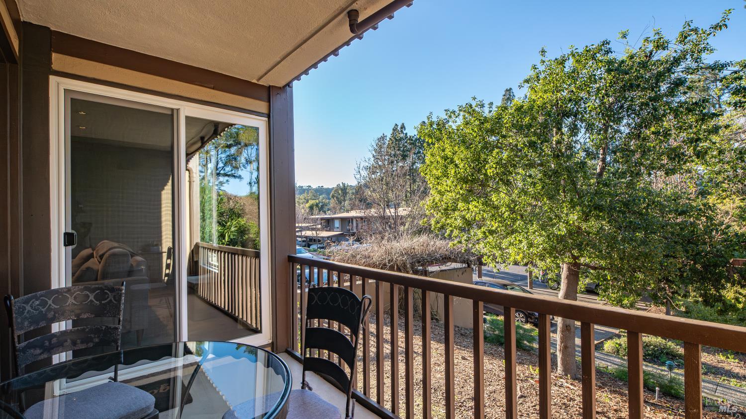 Detail Gallery Image 20 of 44 For 98 Forest Ln, San Rafael,  CA 94903 - 2 Beds | 2 Baths