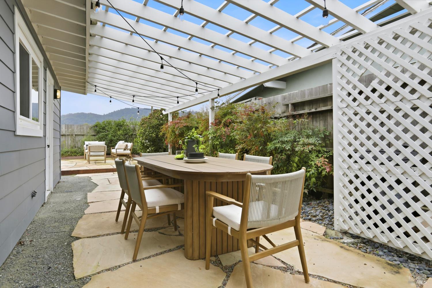 Detail Gallery Image 37 of 45 For 868 Rincon Way, San Rafael,  CA 94903 - 3 Beds | 2 Baths