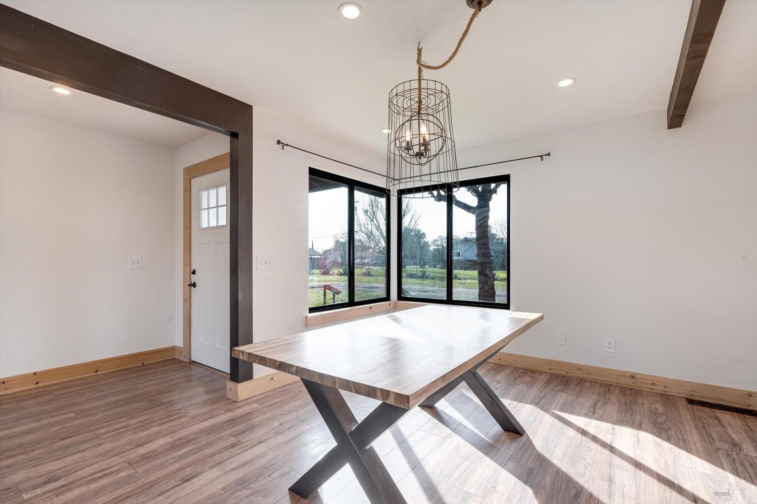 Detail Gallery Image 19 of 46 For 985 Gumview Rd, Windsor,  CA 95492 - 6 Beds | 5/1 Baths