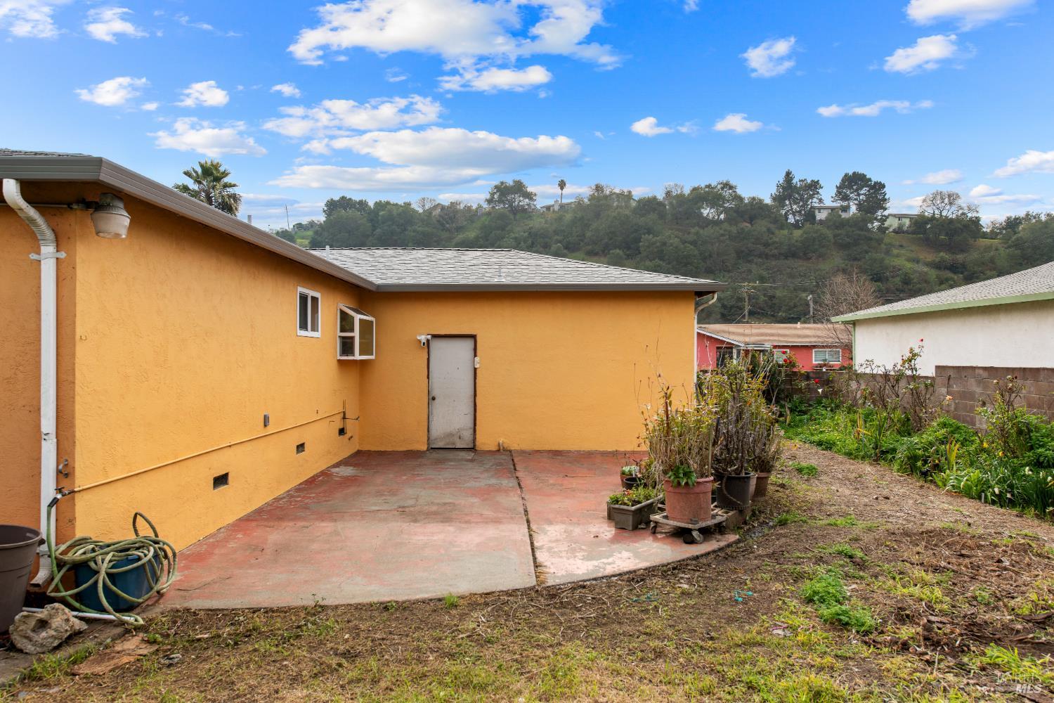 Detail Gallery Image 28 of 29 For 408 Lakeside Dr, Vallejo,  CA 94589 - 3 Beds | 2 Baths