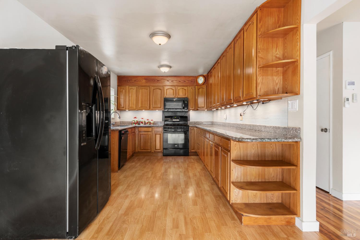 Detail Gallery Image 12 of 29 For 408 Lakeside Dr, Vallejo,  CA 94589 - 3 Beds | 2 Baths