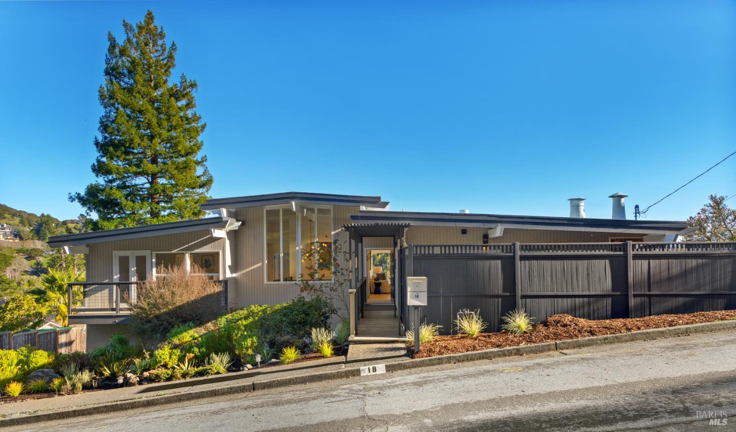 Detail Gallery Image 5 of 74 For 18 Stanton Way, Mill Valley,  CA 94941 - 3 Beds | 2/1 Baths