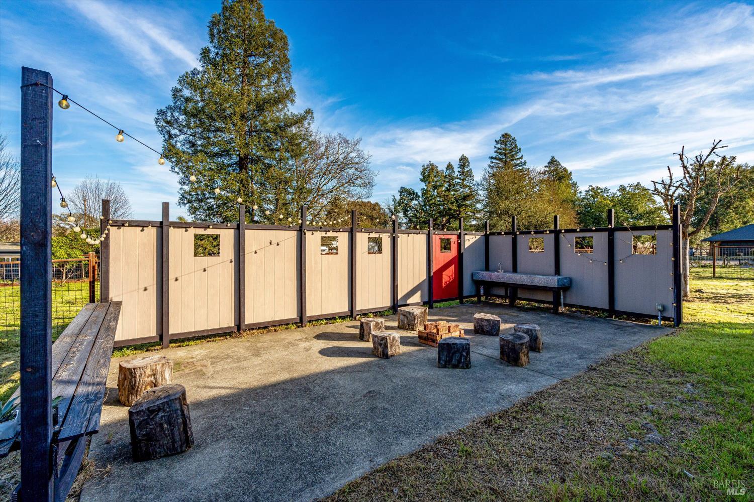 Detail Gallery Image 40 of 46 For 985 Gumview Rd, Windsor,  CA 95492 - 6 Beds | 5/1 Baths