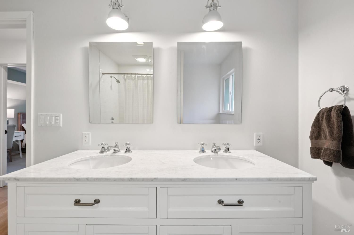 Detail Gallery Image 16 of 41 For 341 Fairway Dr, Novato,  CA 94949 - 4 Beds | 3 Baths