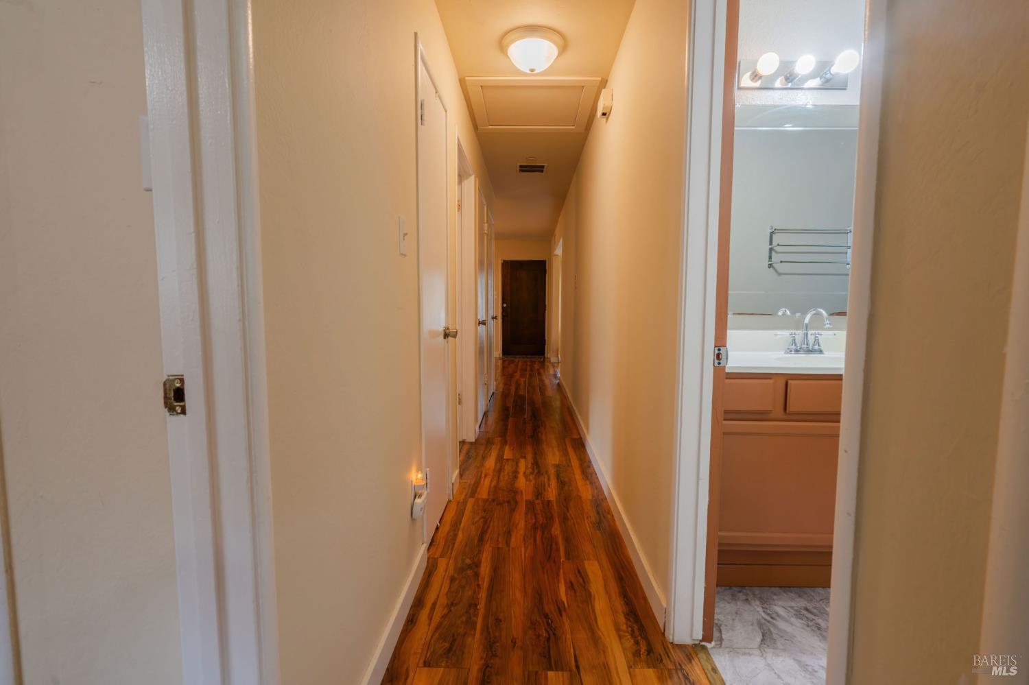 Detail Gallery Image 16 of 29 For 408 Lakeside Dr, Vallejo,  CA 94589 - 3 Beds | 2 Baths