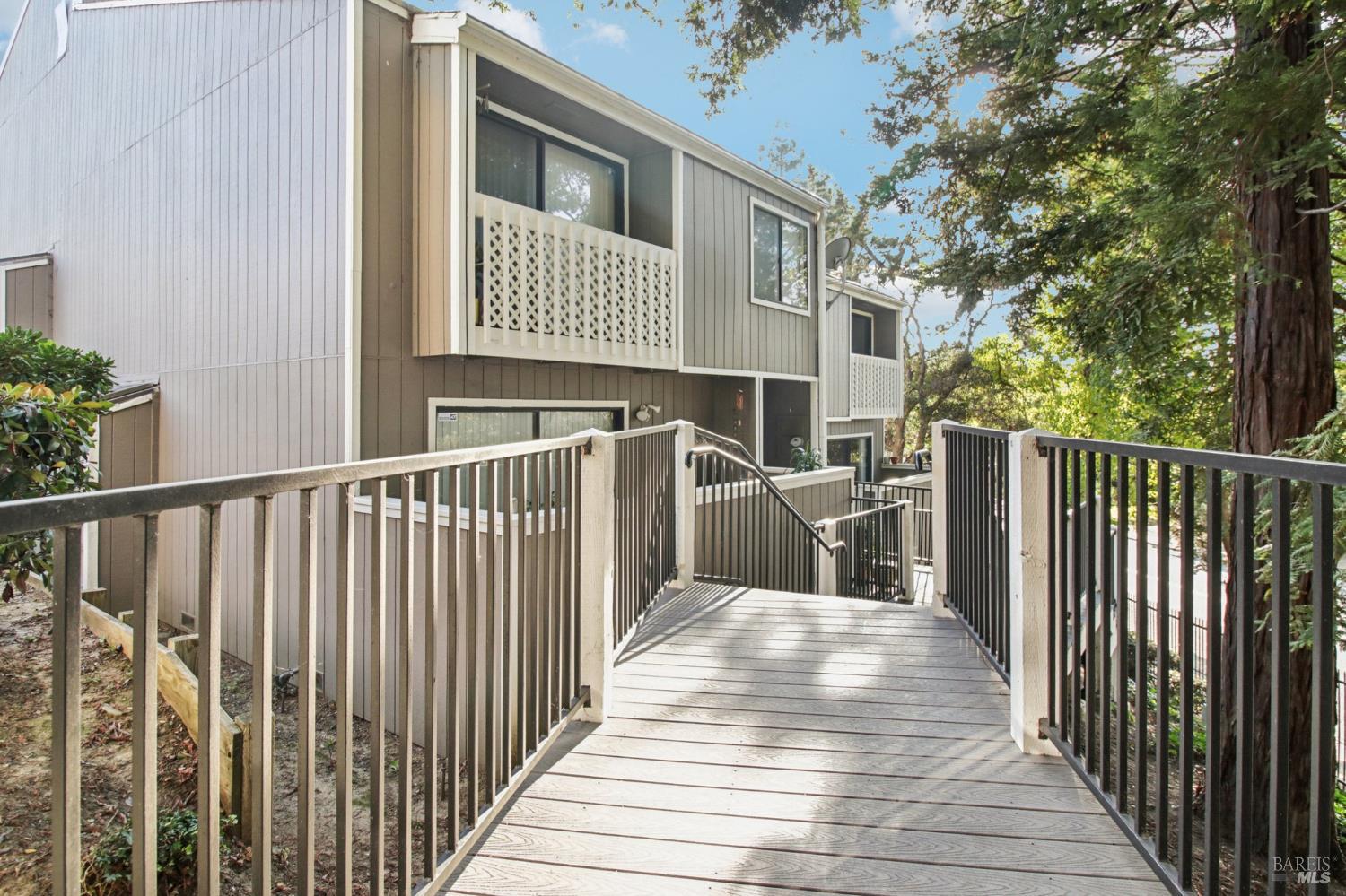 Detail Gallery Image 5 of 47 For 165 Oddstad Dr #10,  Vallejo,  CA 94589 - 2 Beds | 2/1 Baths