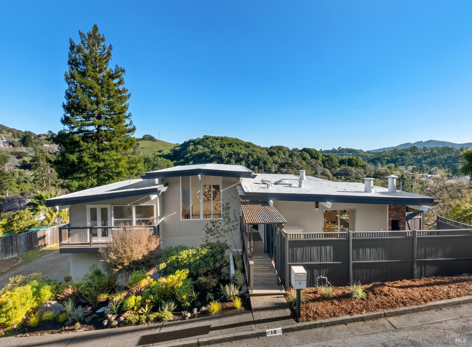 Detail Gallery Image 4 of 74 For 18 Stanton Way, Mill Valley,  CA 94941 - 3 Beds | 2/1 Baths