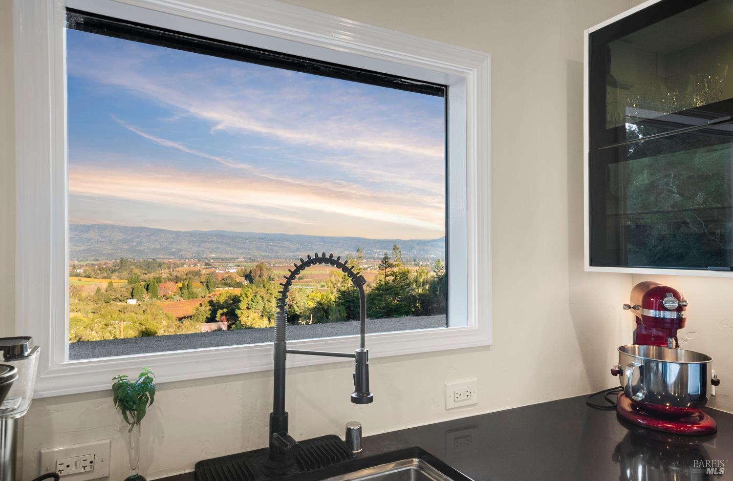 Detail Gallery Image 15 of 44 For 4127 Dry Creek Rd, Napa,  CA 94558 - 3 Beds | 3 Baths