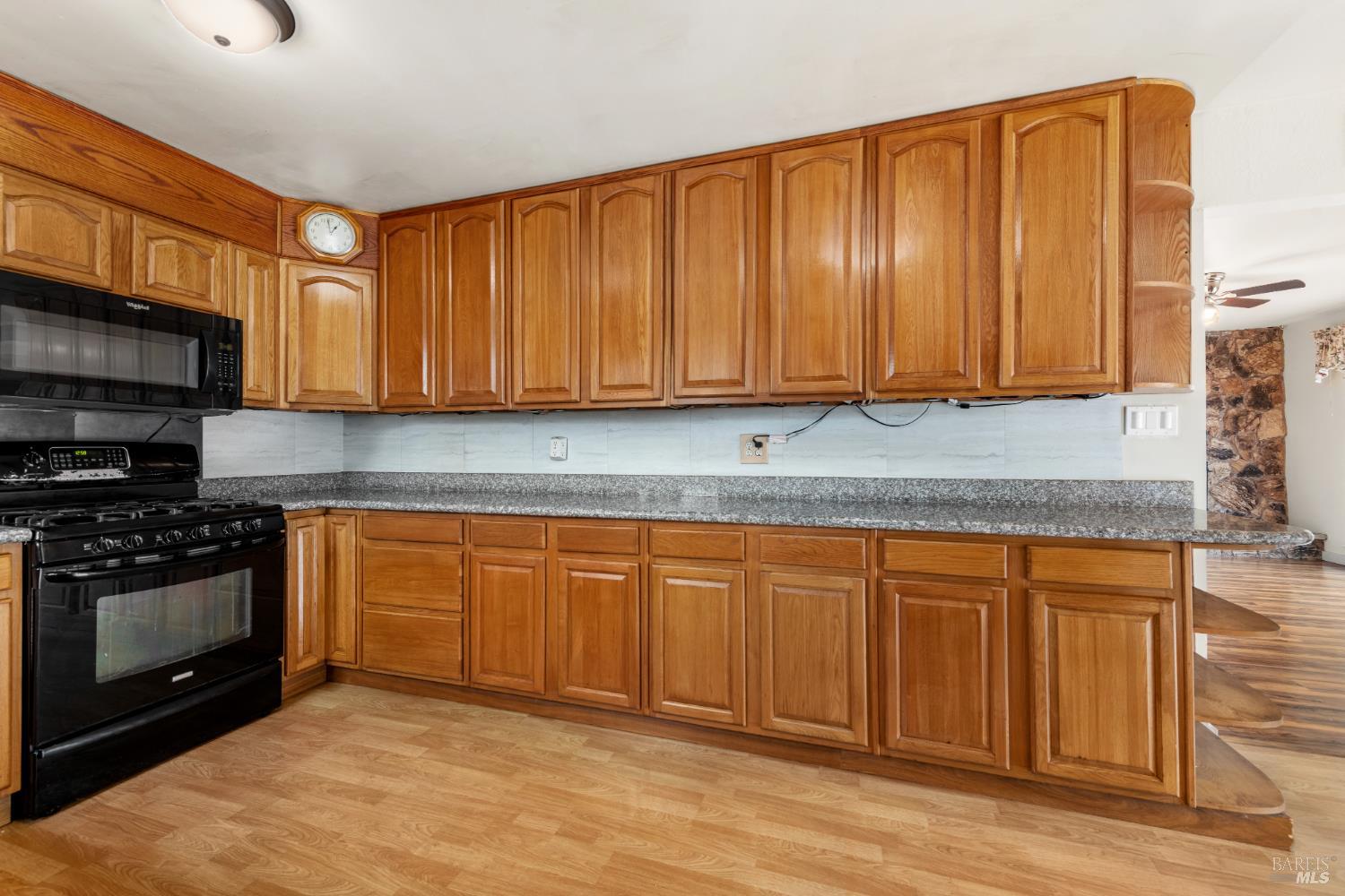 Detail Gallery Image 13 of 29 For 408 Lakeside Dr, Vallejo,  CA 94589 - 3 Beds | 2 Baths