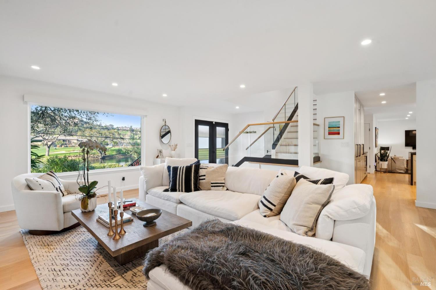 Detail Gallery Image 7 of 41 For 341 Fairway Dr, Novato,  CA 94949 - 4 Beds | 3 Baths