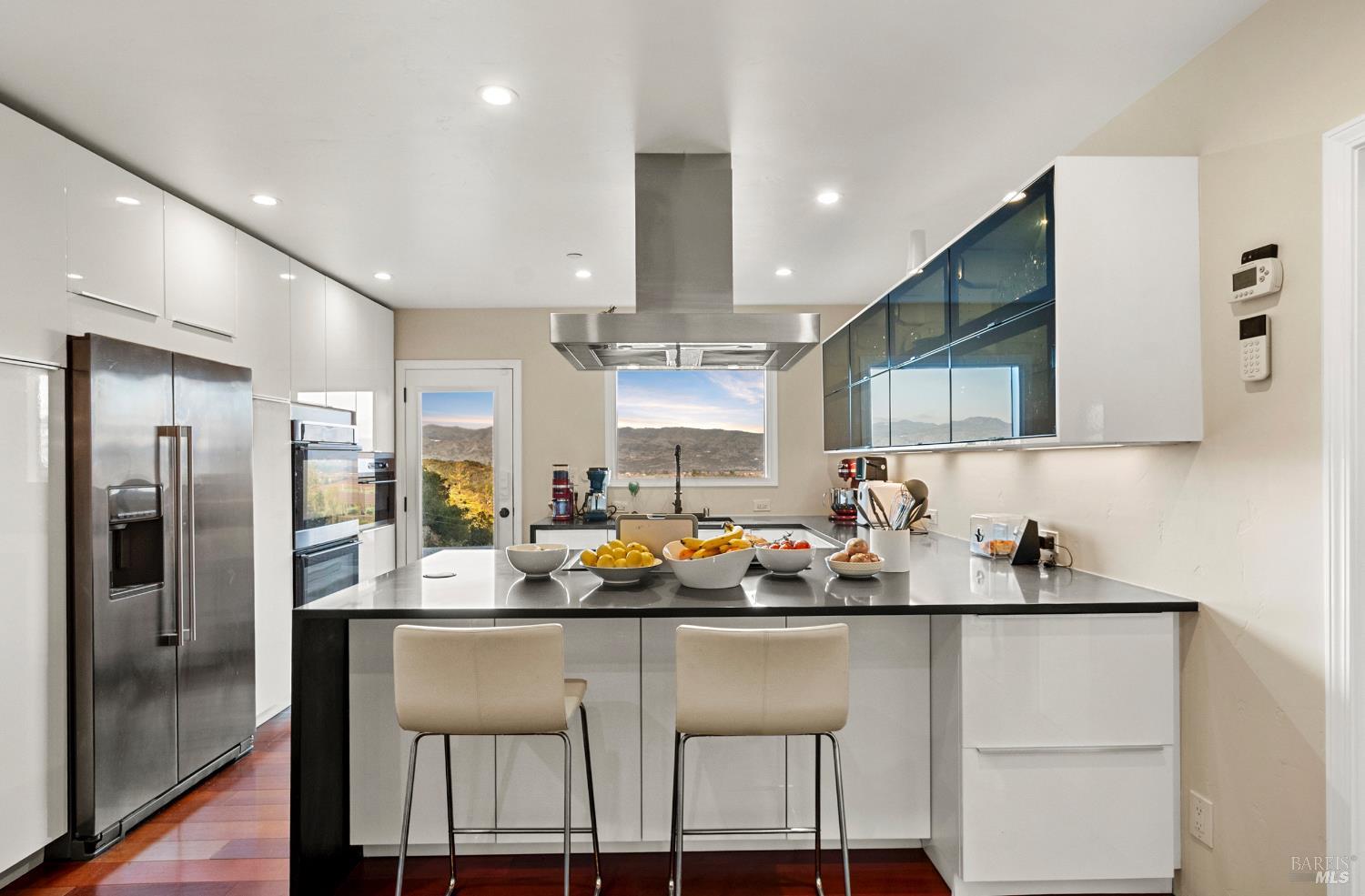 Detail Gallery Image 13 of 44 For 4127 Dry Creek Rd, Napa,  CA 94558 - 3 Beds | 3 Baths