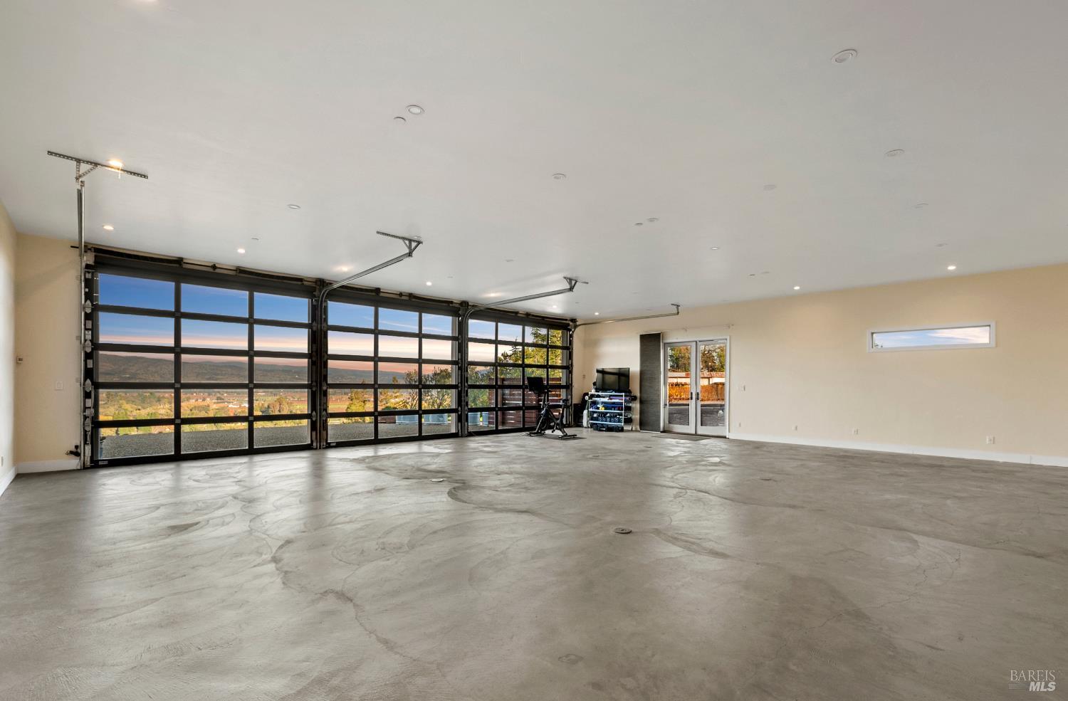 Detail Gallery Image 8 of 44 For 4127 Dry Creek Rd, Napa,  CA 94558 - 3 Beds | 3 Baths