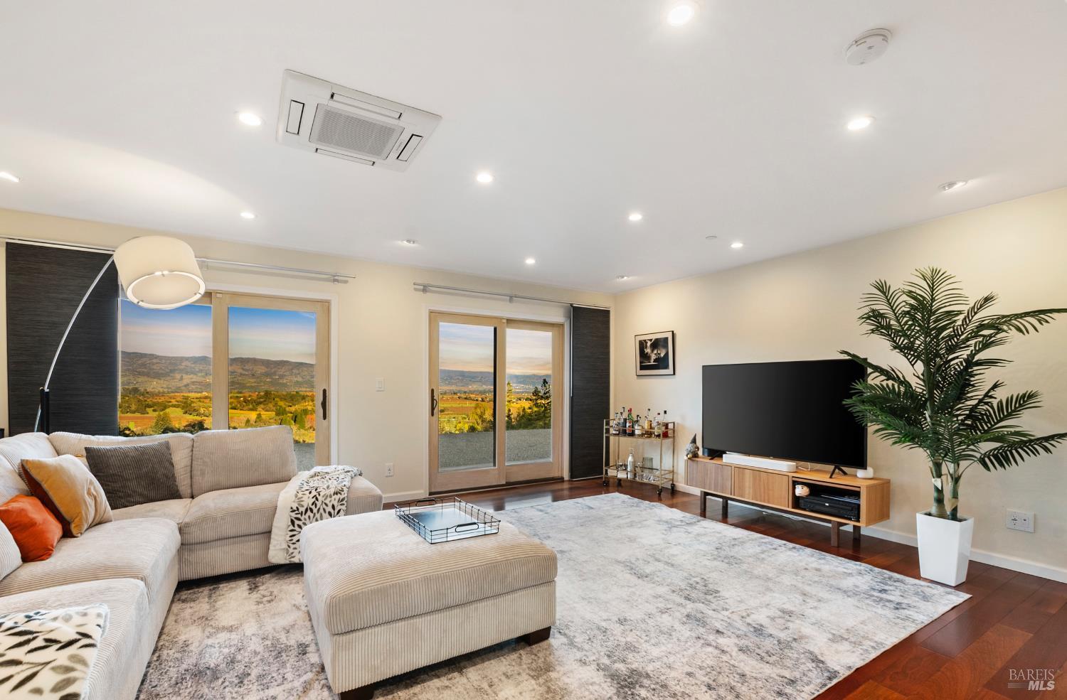 Detail Gallery Image 18 of 44 For 4127 Dry Creek Rd, Napa,  CA 94558 - 3 Beds | 3 Baths