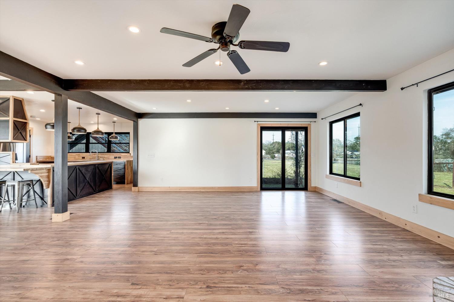 Detail Gallery Image 17 of 46 For 985 Gumview Rd, Windsor,  CA 95492 - 6 Beds | 5/1 Baths