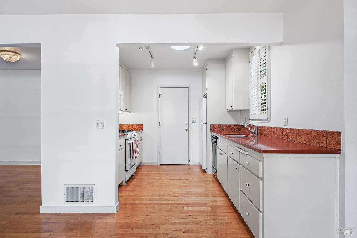 Detail Gallery Image 21 of 55 For 895 Princeton Dr, Sonoma,  CA 95476 - 2 Beds | 2 Baths