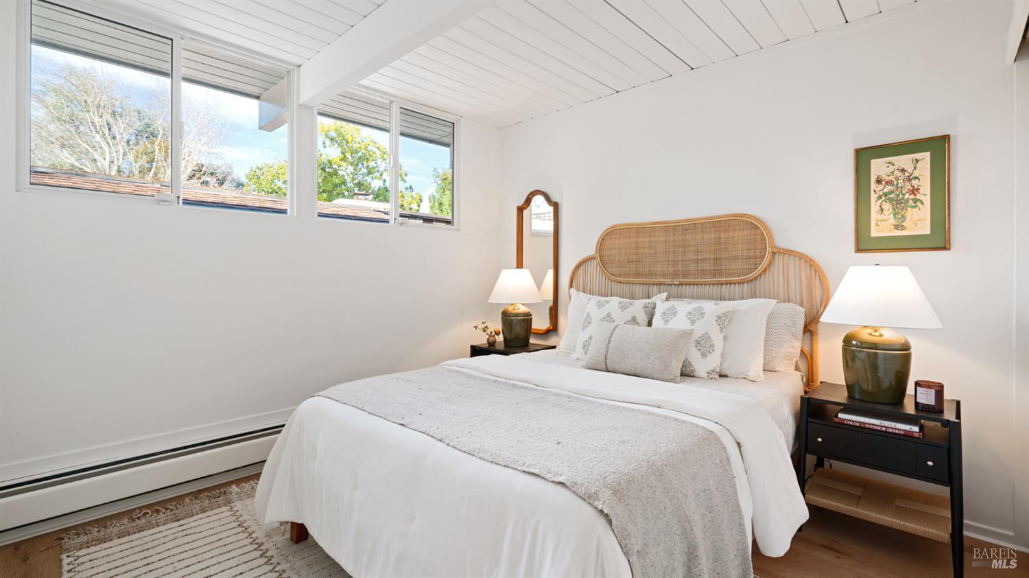 Detail Gallery Image 16 of 25 For 835 Pine Ln, San Rafael,  CA 94903 - 3 Beds | 2 Baths