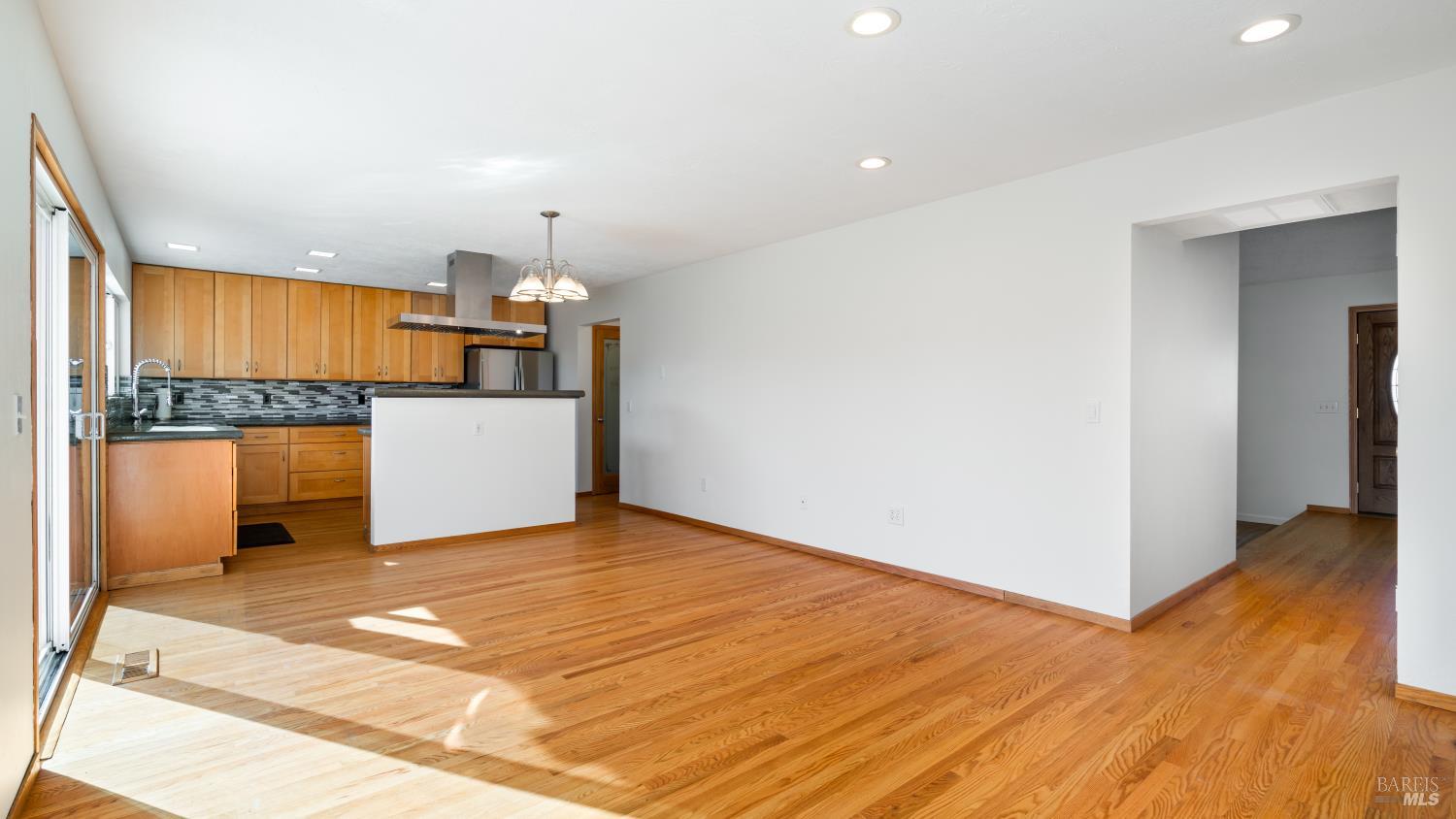 Detail Gallery Image 17 of 61 For 1636 Sarkesian Dr, Petaluma,  CA 94954 - 4 Beds | 3 Baths