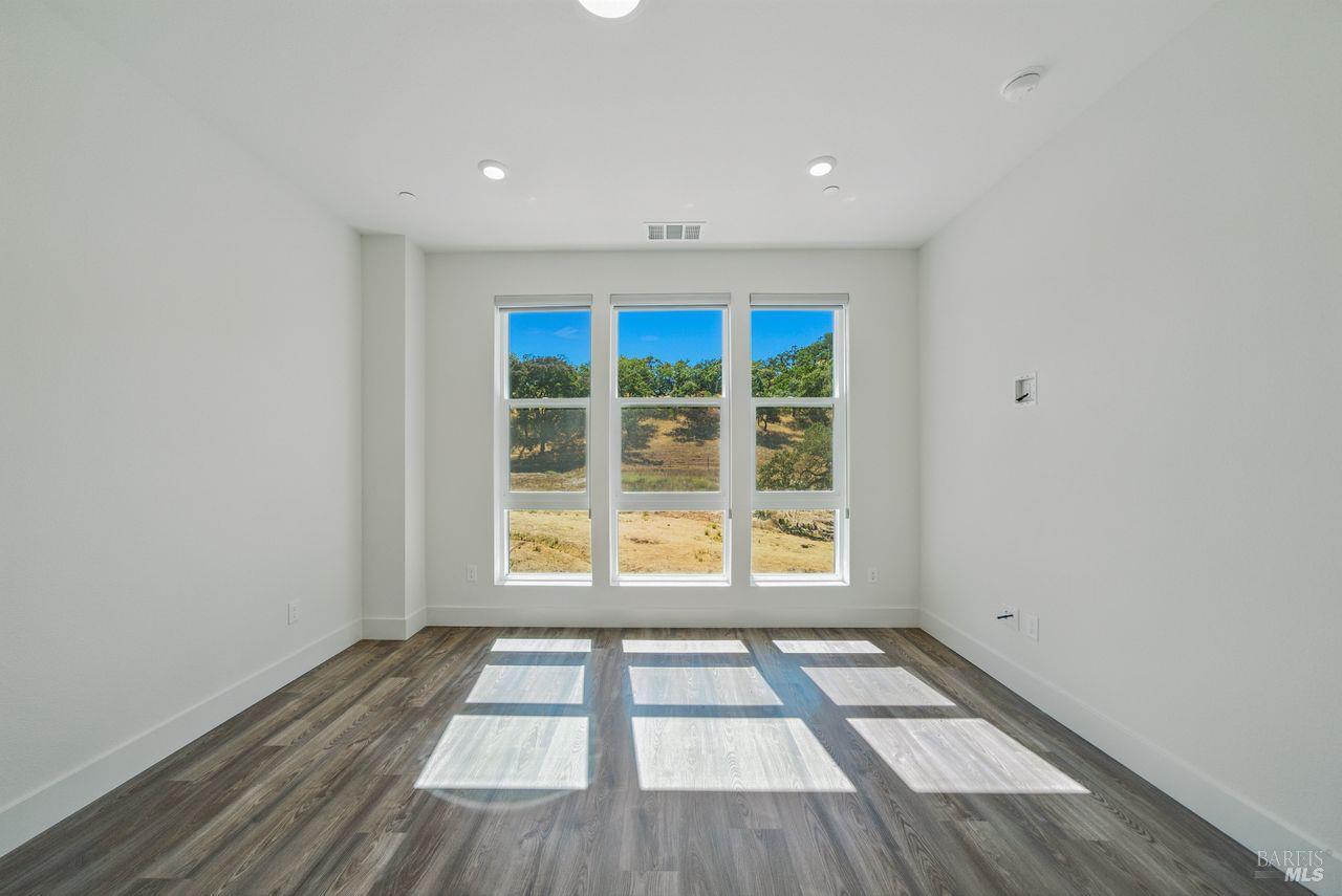 Detail Gallery Image 11 of 27 For 206 Verandah Ave, Novato,  CA 94945 - 3 Beds | 3 Baths