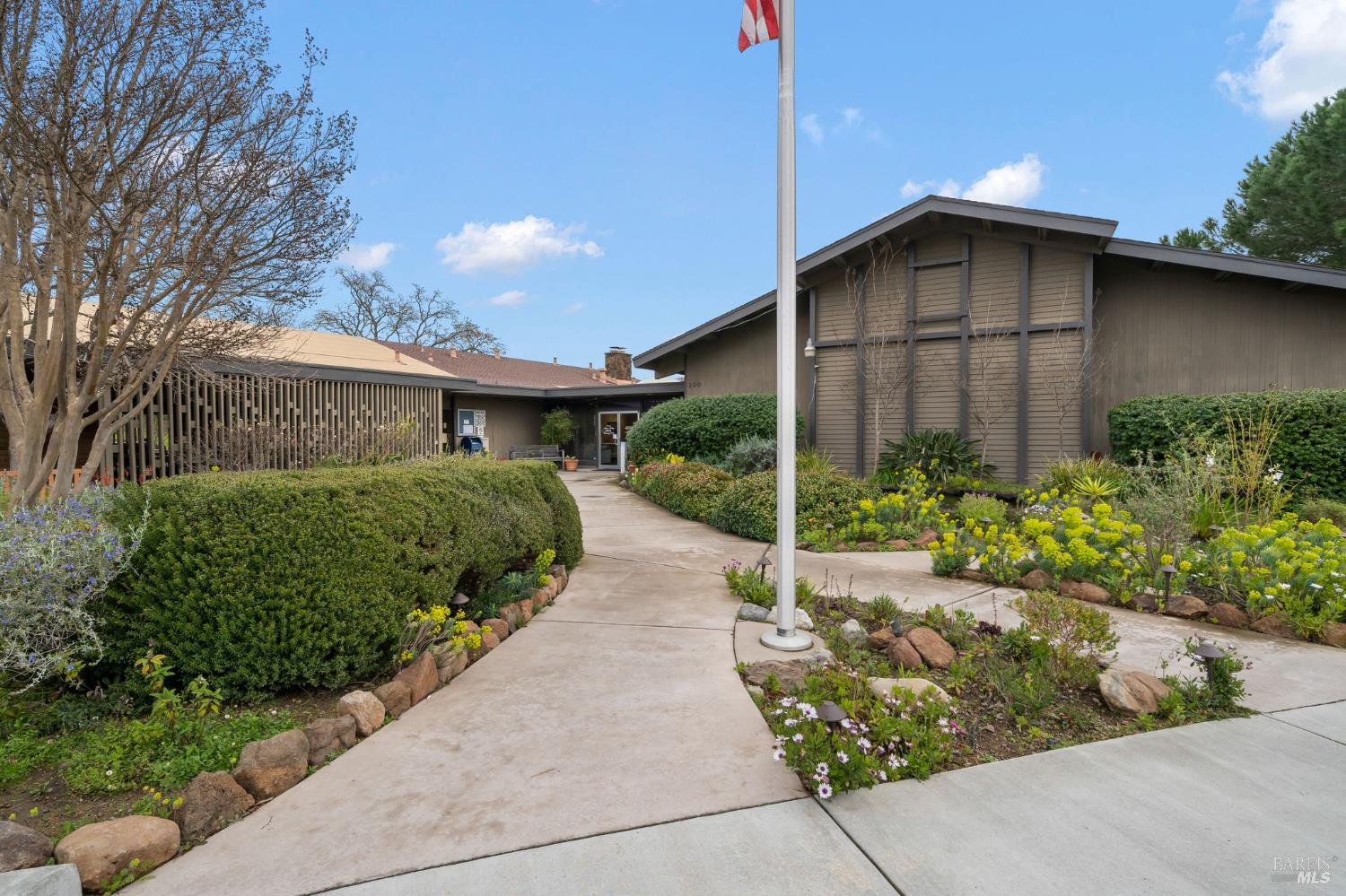 Detail Gallery Image 47 of 58 For 15 Scenic Dr, Novato,  CA 94949 - 2 Beds | 2 Baths