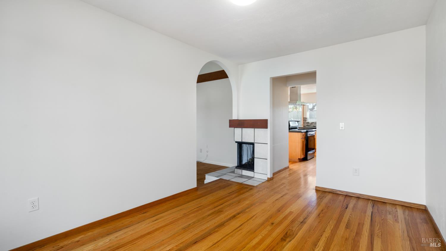 Detail Gallery Image 12 of 61 For 1636 Sarkesian Dr, Petaluma,  CA 94954 - 4 Beds | 3 Baths