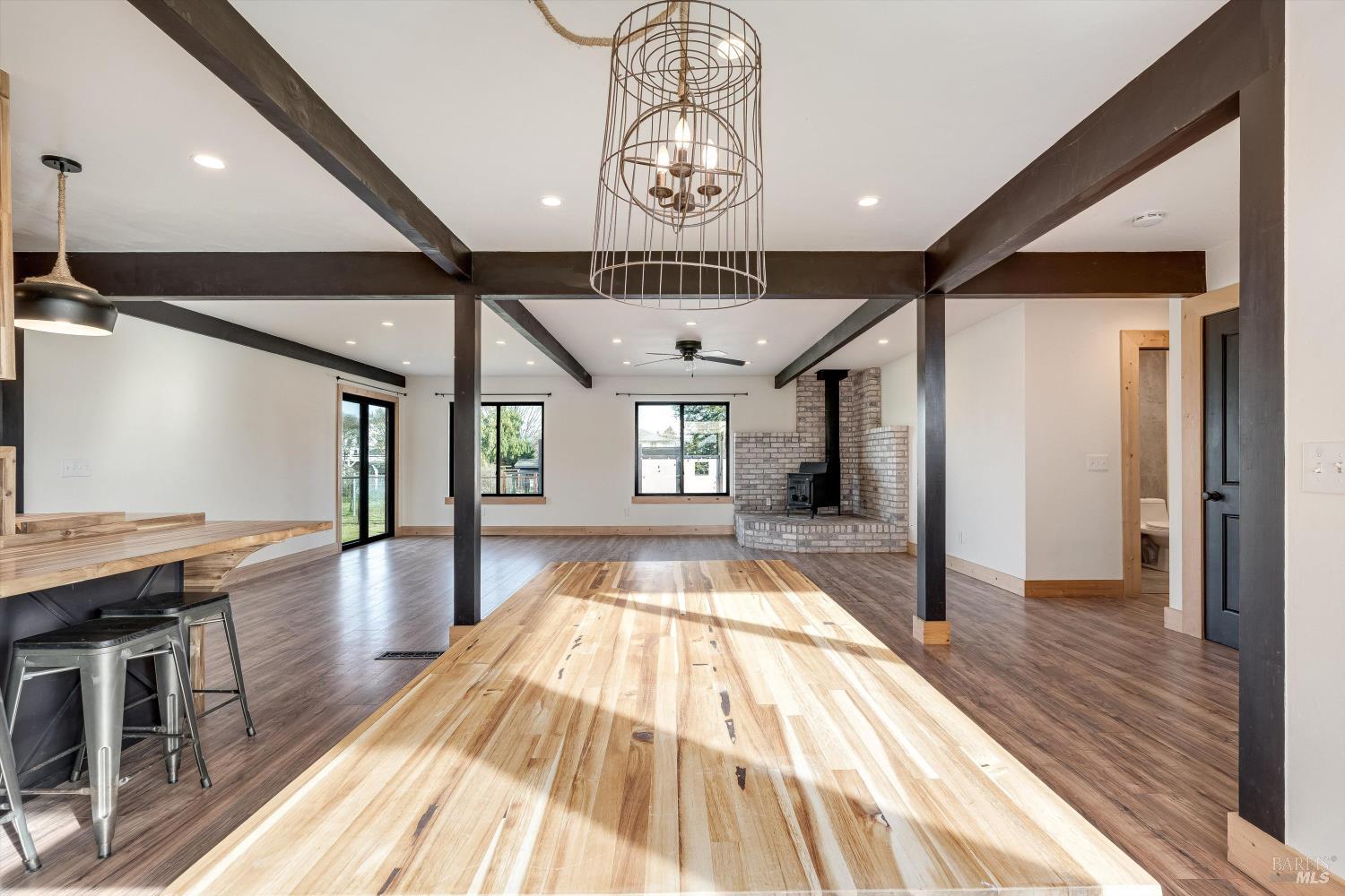 Detail Gallery Image 16 of 46 For 985 Gumview Rd, Windsor,  CA 95492 - 6 Beds | 5/1 Baths