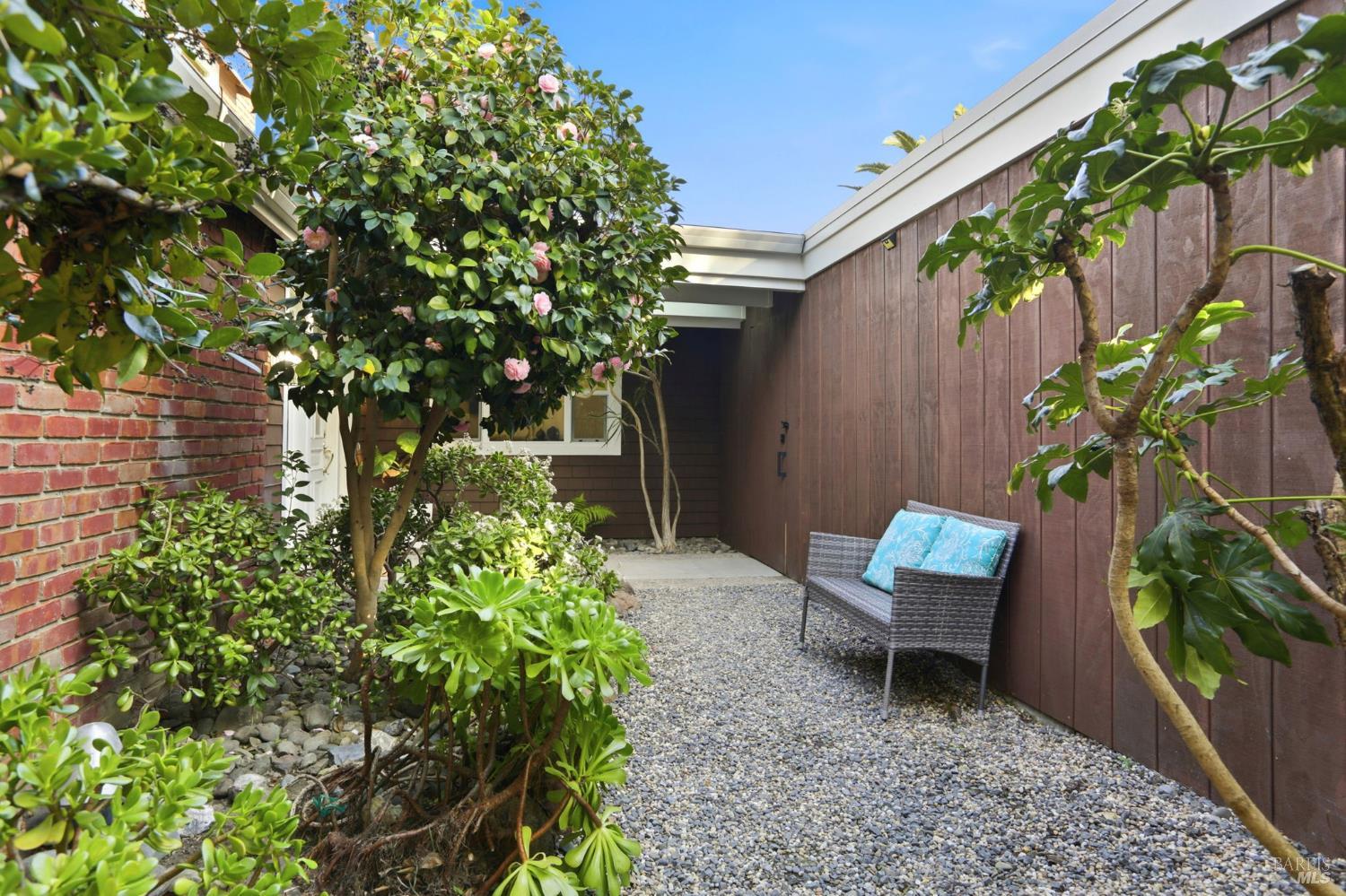 Detail Gallery Image 6 of 74 For 981 Bel Marin Keys Blvd, Novato,  CA 94949 - 3 Beds | 2 Baths