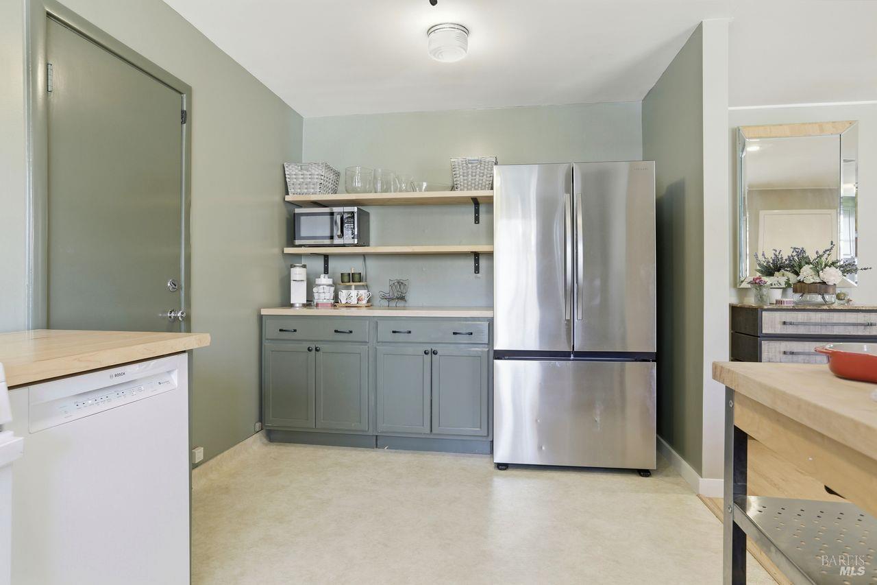 Detail Gallery Image 11 of 28 For 41 Bretano Way, Greenbrae,  CA 94904 - 2 Beds | 1 Baths