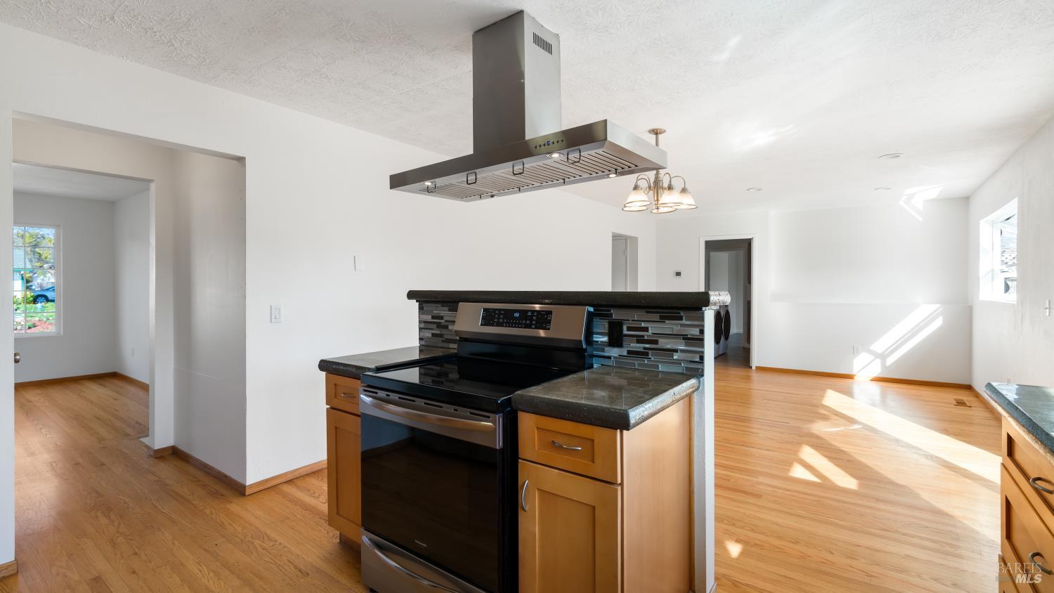 Detail Gallery Image 15 of 61 For 1636 Sarkesian Dr, Petaluma,  CA 94954 - 4 Beds | 3 Baths