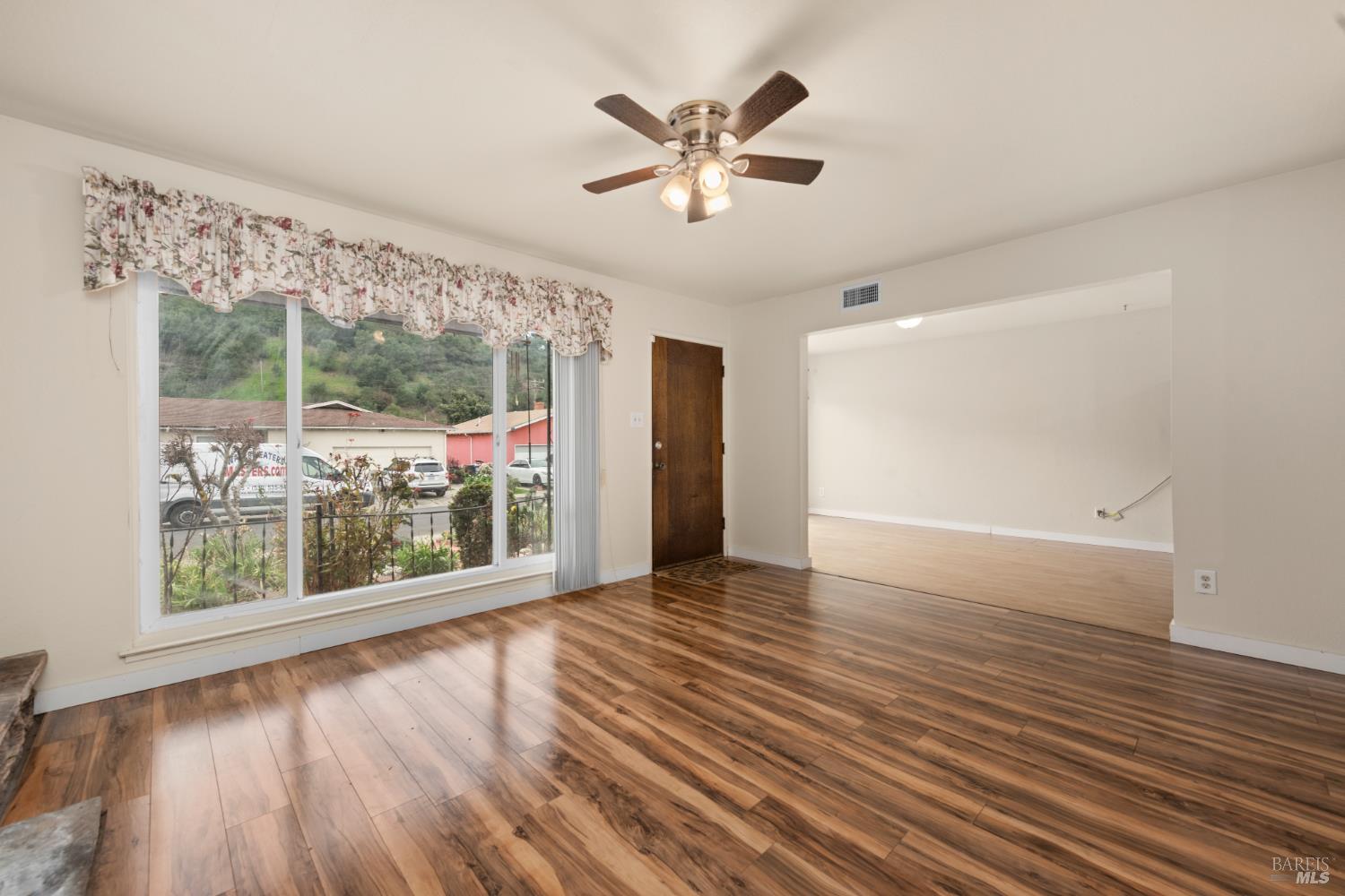 Detail Gallery Image 9 of 29 For 408 Lakeside Dr, Vallejo,  CA 94589 - 3 Beds | 2 Baths