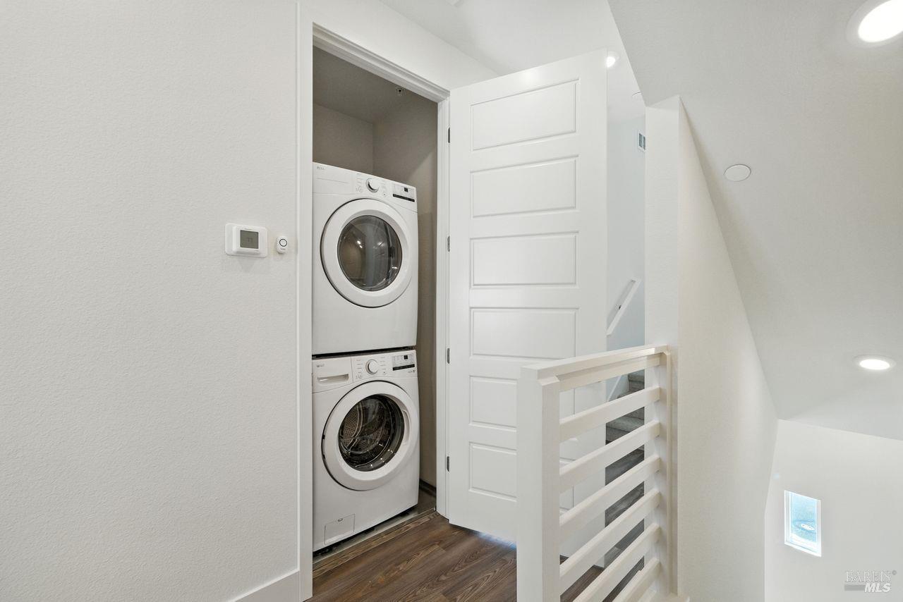 Detail Gallery Image 9 of 27 For 206 Verandah Ave, Novato,  CA 94945 - 3 Beds | 3 Baths