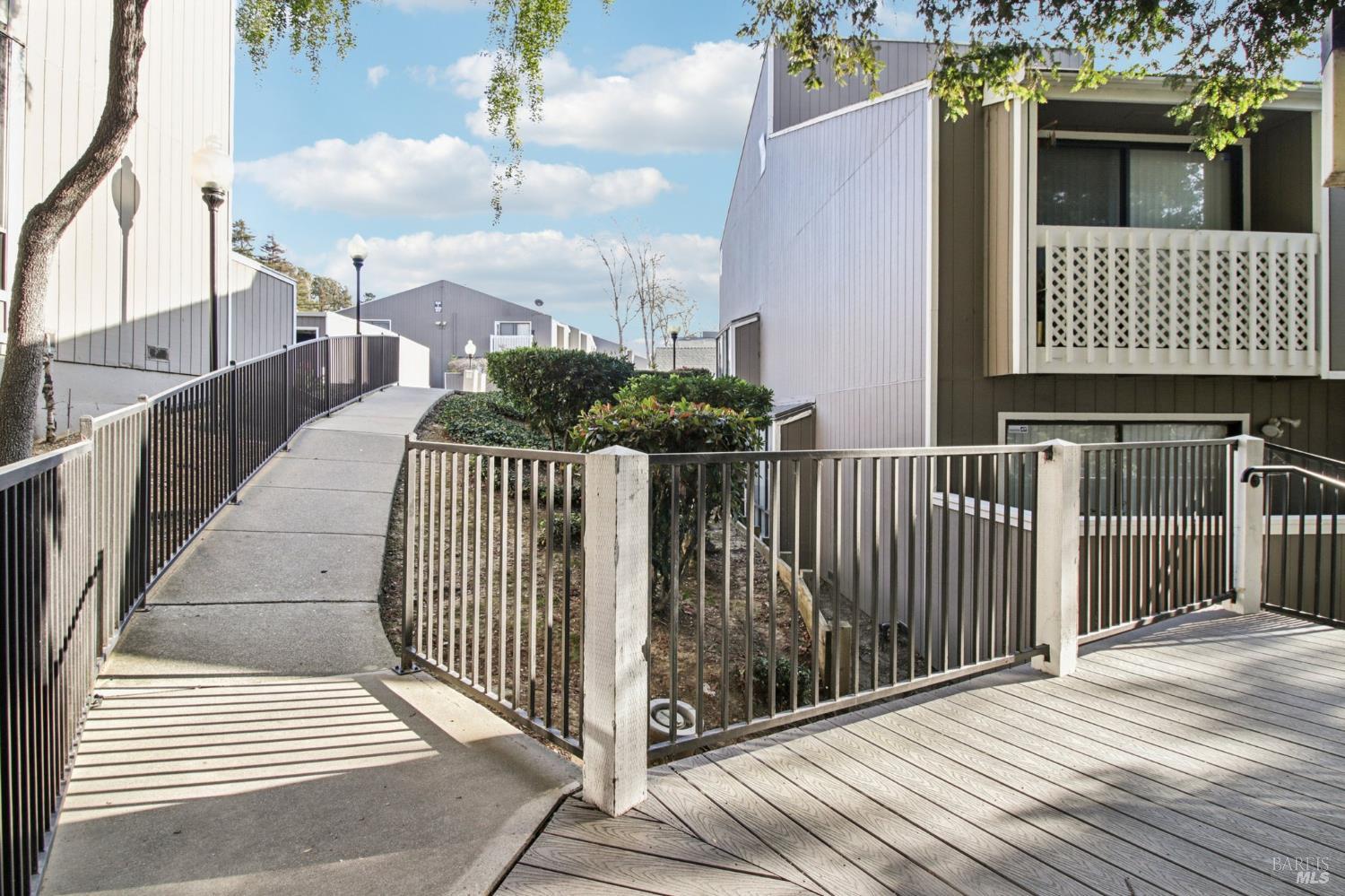 Detail Gallery Image 6 of 47 For 165 Oddstad Dr #10,  Vallejo,  CA 94589 - 2 Beds | 2/1 Baths